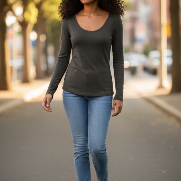 Loft basic long sleeve tee, size medium - Picture 3 of 9